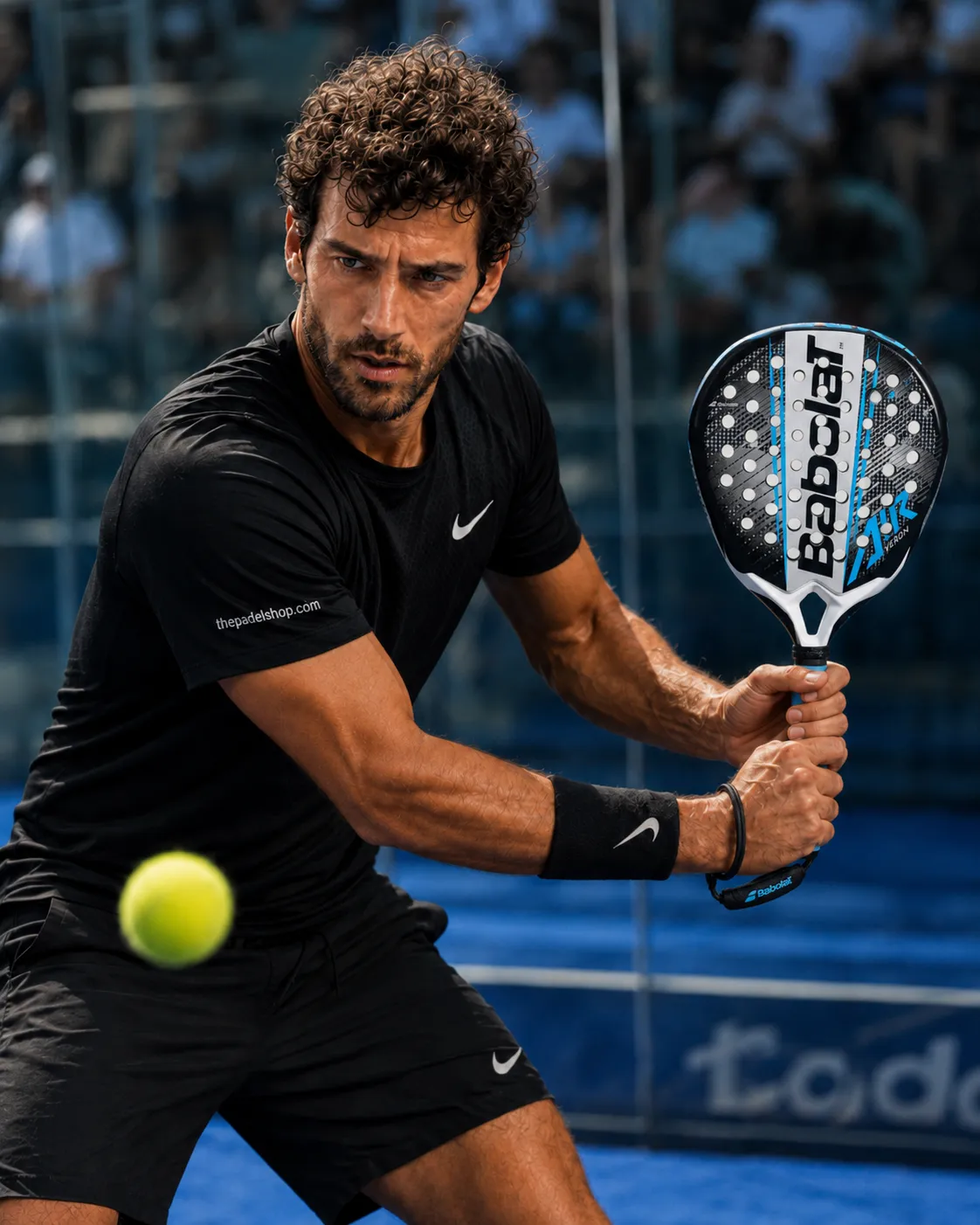 Luca Navarro testing the Babolat Air Veron 2.6 padel racket on court