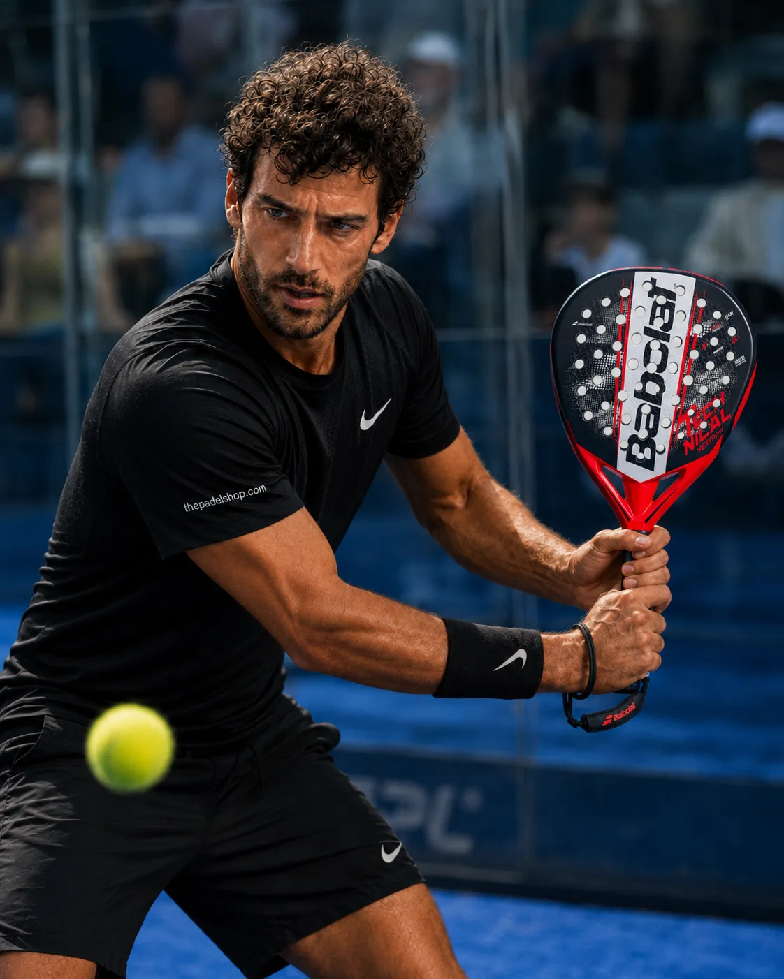 Luca Navarro testing the Babolat Technical Veron 2.6 padel racket on court