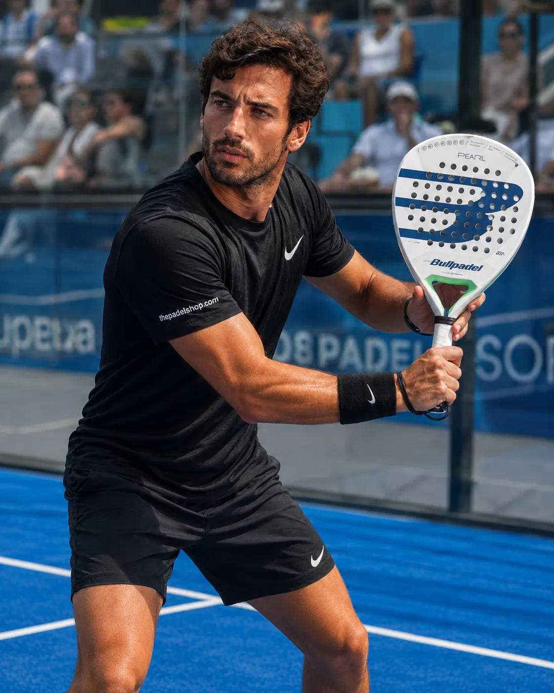 Luca Navarro testing the Bullpadel Pearl 2025 padel racket on court