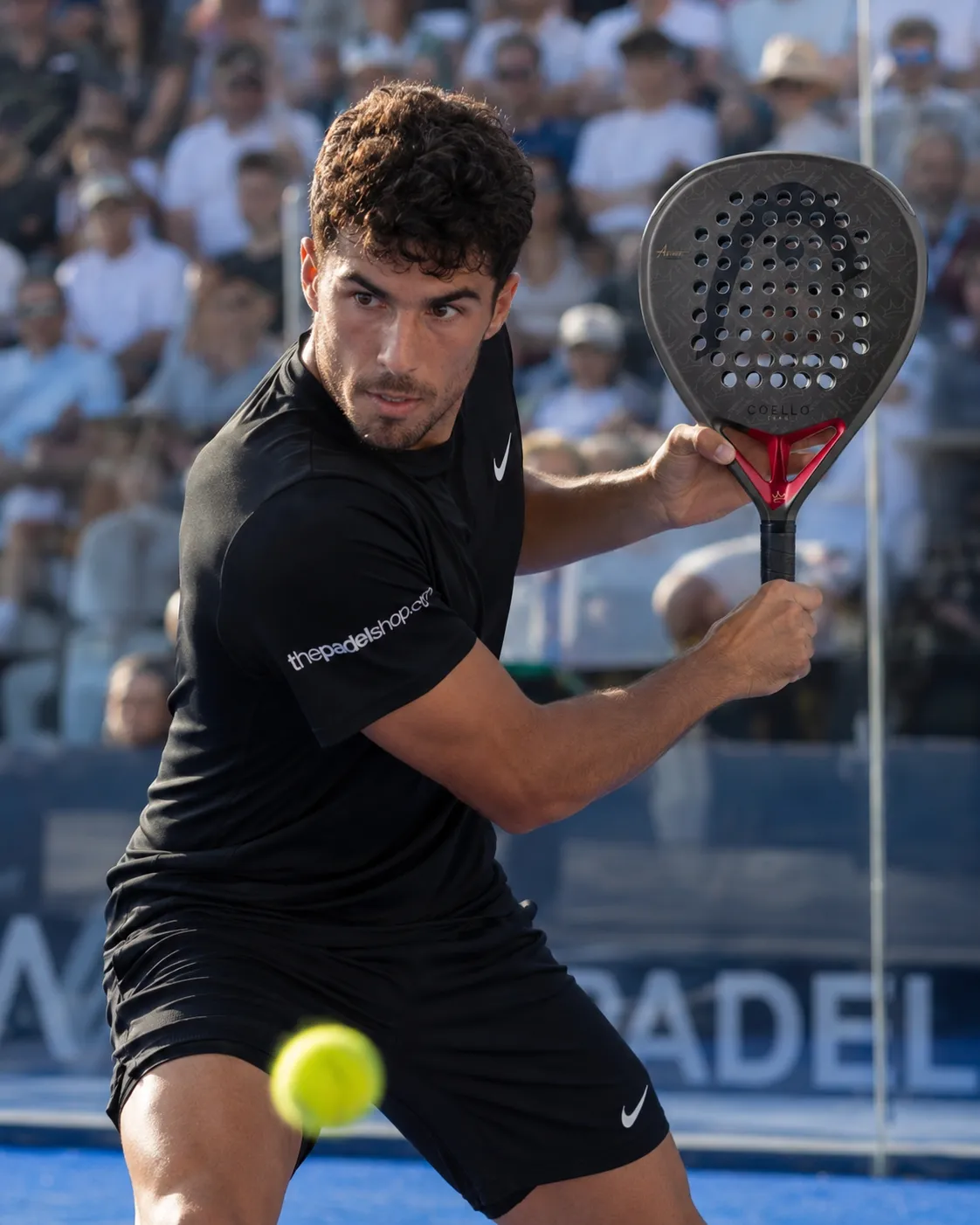 Luca Navarro testing the Head Coello Team 2026 padel racket on court