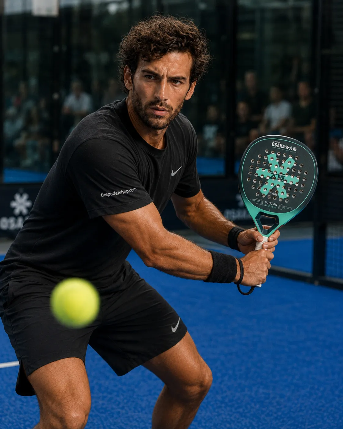 Luca Navarro testing the Osaka Vision Power padel racket on court