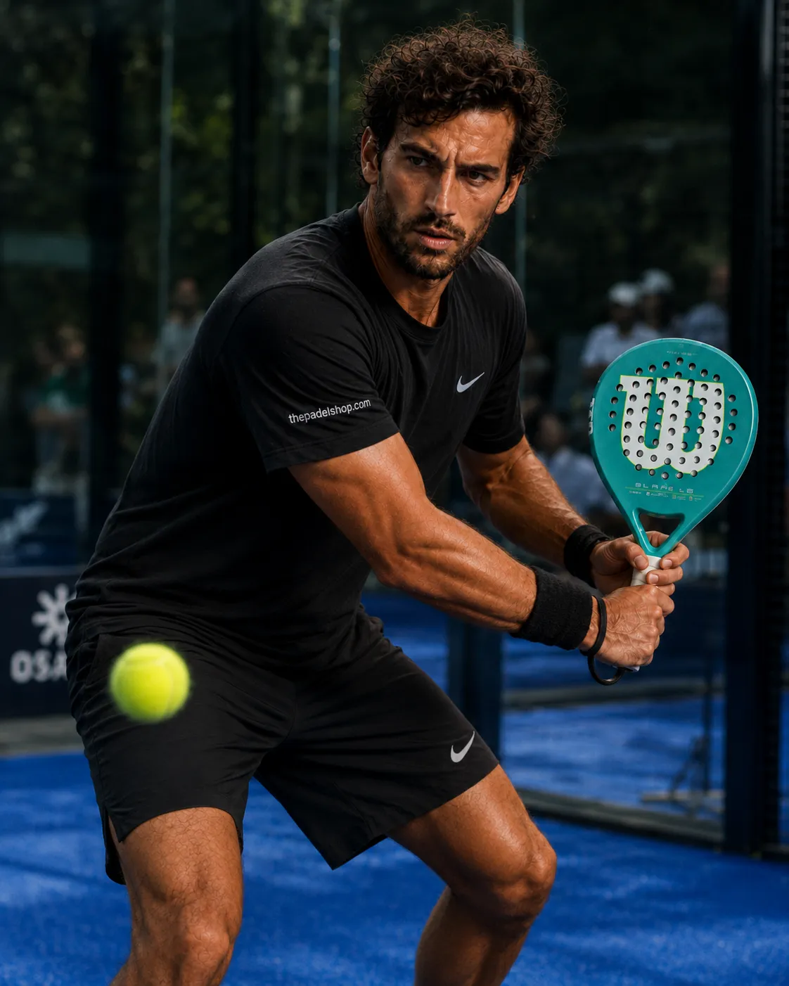 Luca Navarro testing the Wilson Blade V4 padel racket on court